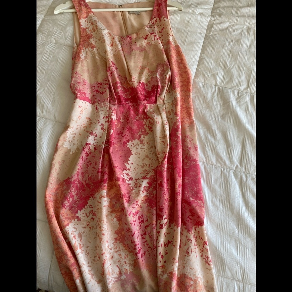 Ann Taylor - Loft Dress 👗 in Stunning Pink Florals and Tan Colors🌸🌸Super Soft